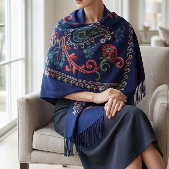 Bufanda Chal Bordado Azul Marino  Con Detalles Para Mujer - Imagen 4