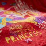 Manta para niñas - Princesas Rojo - Imagen 2