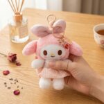 LLavero Peluche de Conejo con Lazo Rosa Perfumado - Imagen 2