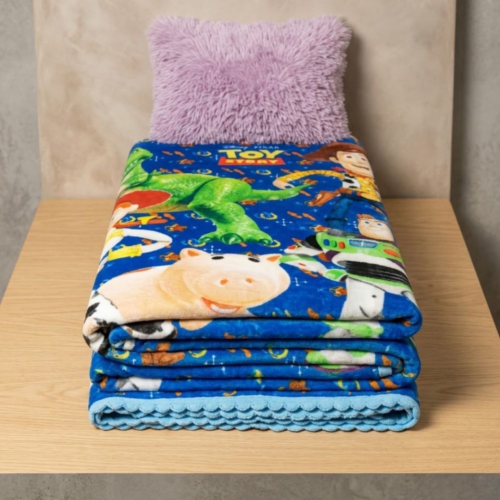 DGH00891-Manta para Niños Azul Estampado de Juguetes_1 Manta para Niños Azul Estampado de Juguetes - Imagen 1