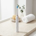Cepillo de Diente Eléctrico Blanco con Repuesto con Cable - Imagen 2