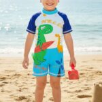 Ropa de Baño para Niño UV Dinosaurio Verde en Tabla de Surf - Imagen 3