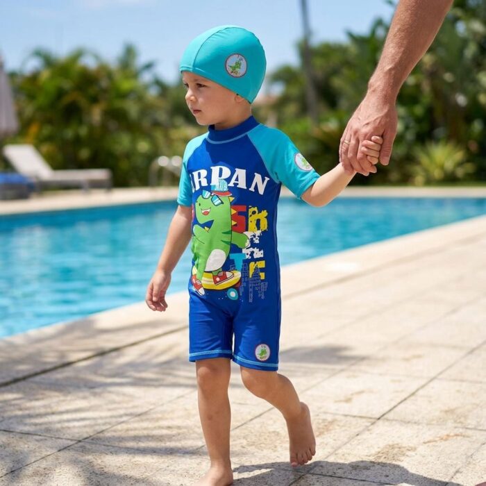 Ropa de Baño para Niño UV Azul con Dinosaurio Verde Montando Skate - Imagen 4