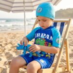 Ropa de Baño para Niño UV Azul con Dinosaurio Verde Montando Skate - Imagen 3