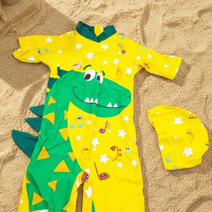 DGH01183-Ropa de Baño para Niño UV Amarillo con Dinosaurio Verde Cuello Largo_1 Ropa de Baño para Niño UV Amarillo con Dinosaurio Verde Cuello Largo - Imagen 1