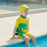 Ropa de Baño para Niño UV Amarillo con Dinosaurio Verde Cuello Largo - Imagen 3