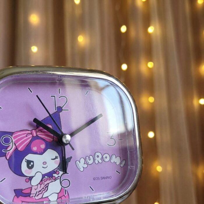 Reloj de Morado Mesa Modelo Amiga de Gatita Despertador a Pilas - Imagen 2