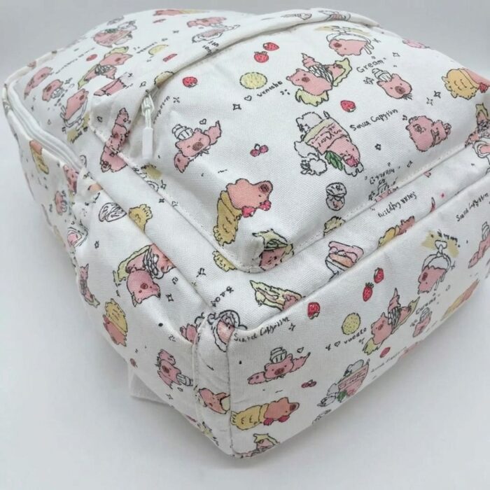 Mochila Kawaii Capibara Blanca - Imagen 3