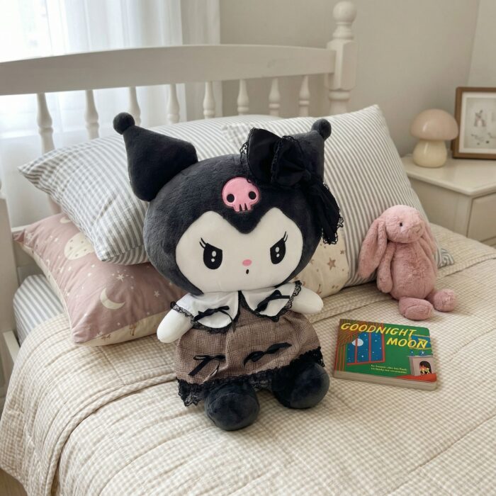 Peluche Kawaii Gatita Tierna con Vestido Oscuro - Imagen 4