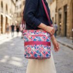 Bolso Mochila Cruzado Rosado Floreado - Imagen 3