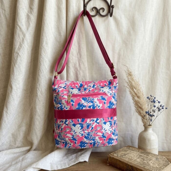 Bolso Mochila Cruzado Rosado Floreado - Imagen 4